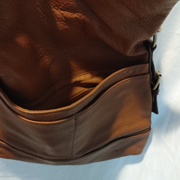 Danier Pebbled Leather Shoulder Bag - Picture 3 of 6